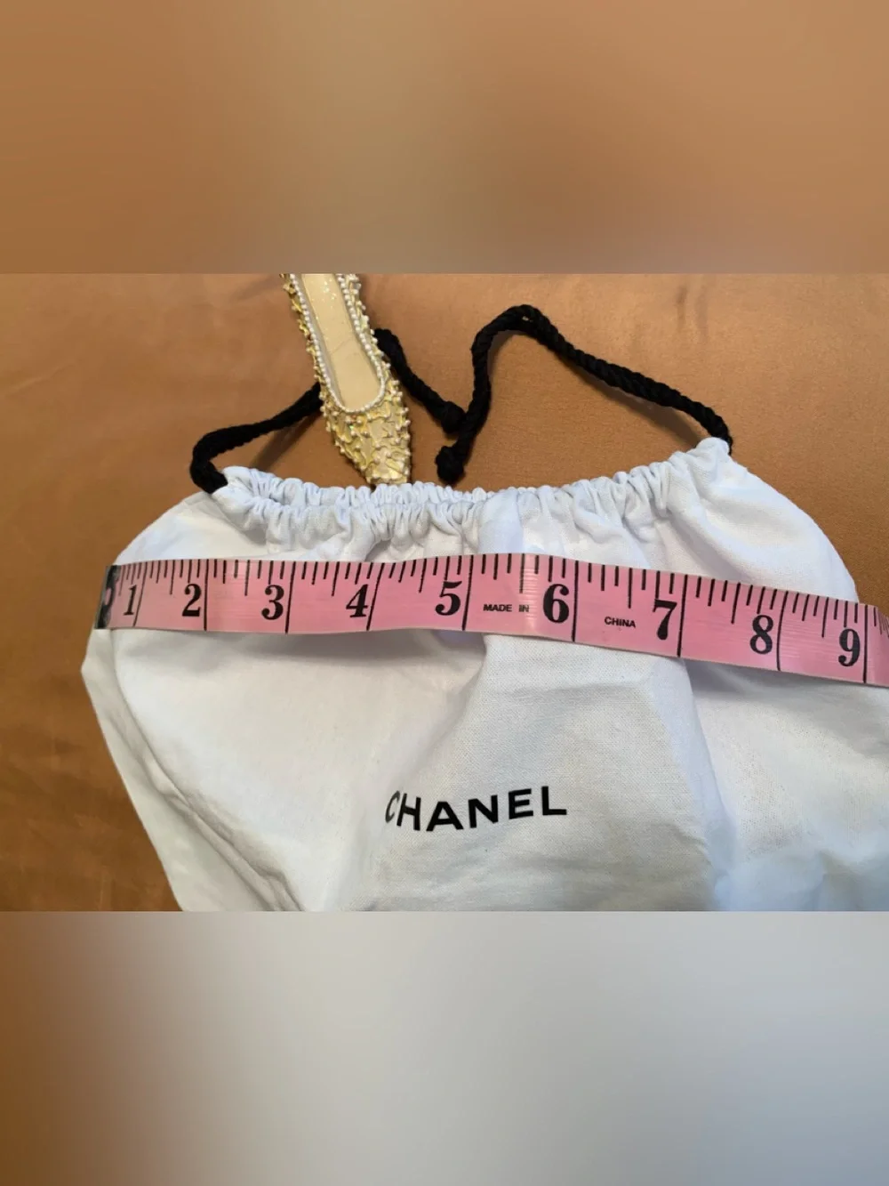 CHANEL white smaller oblong drawstring dust bag VVGUC++